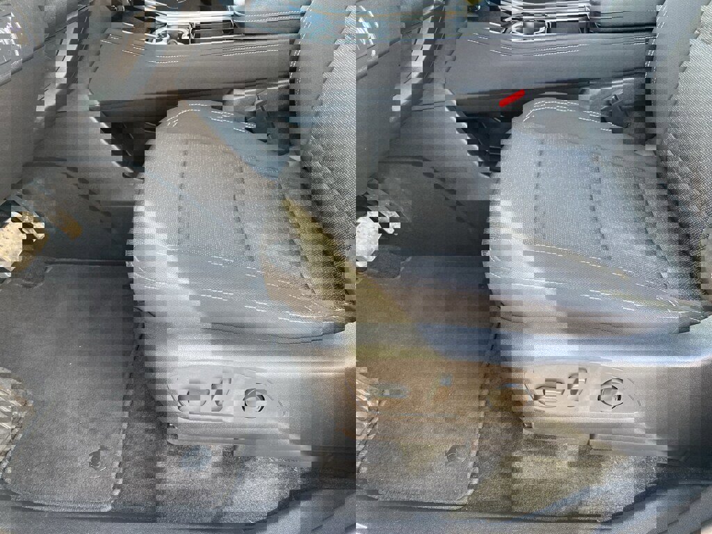 Used 2025 Chevrolet Traverse LT image 27