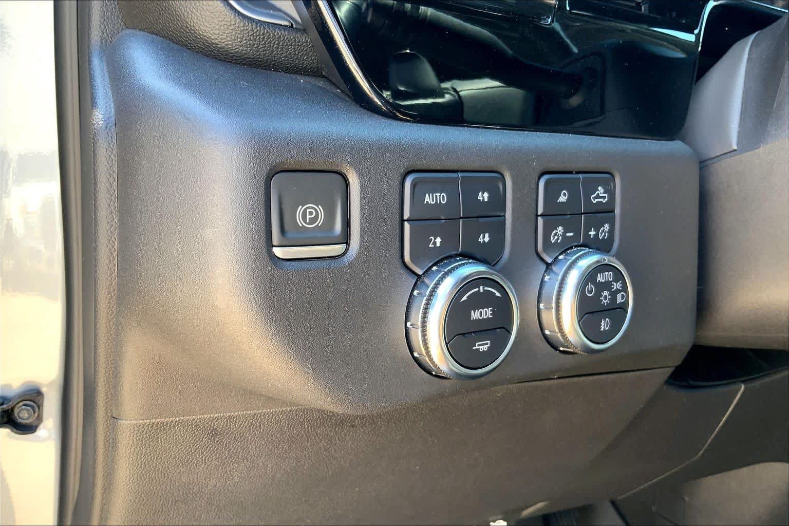 Used 2024 GMC Sierra 1500 SLT AWD/4WD image 36