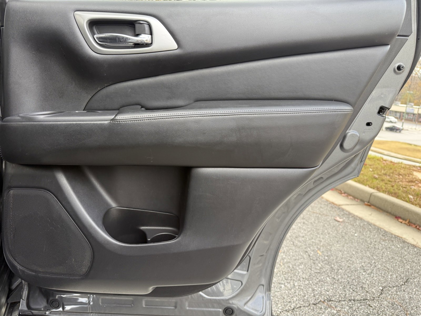 Used 2018 Nissan Pathfinder Platinum image 46