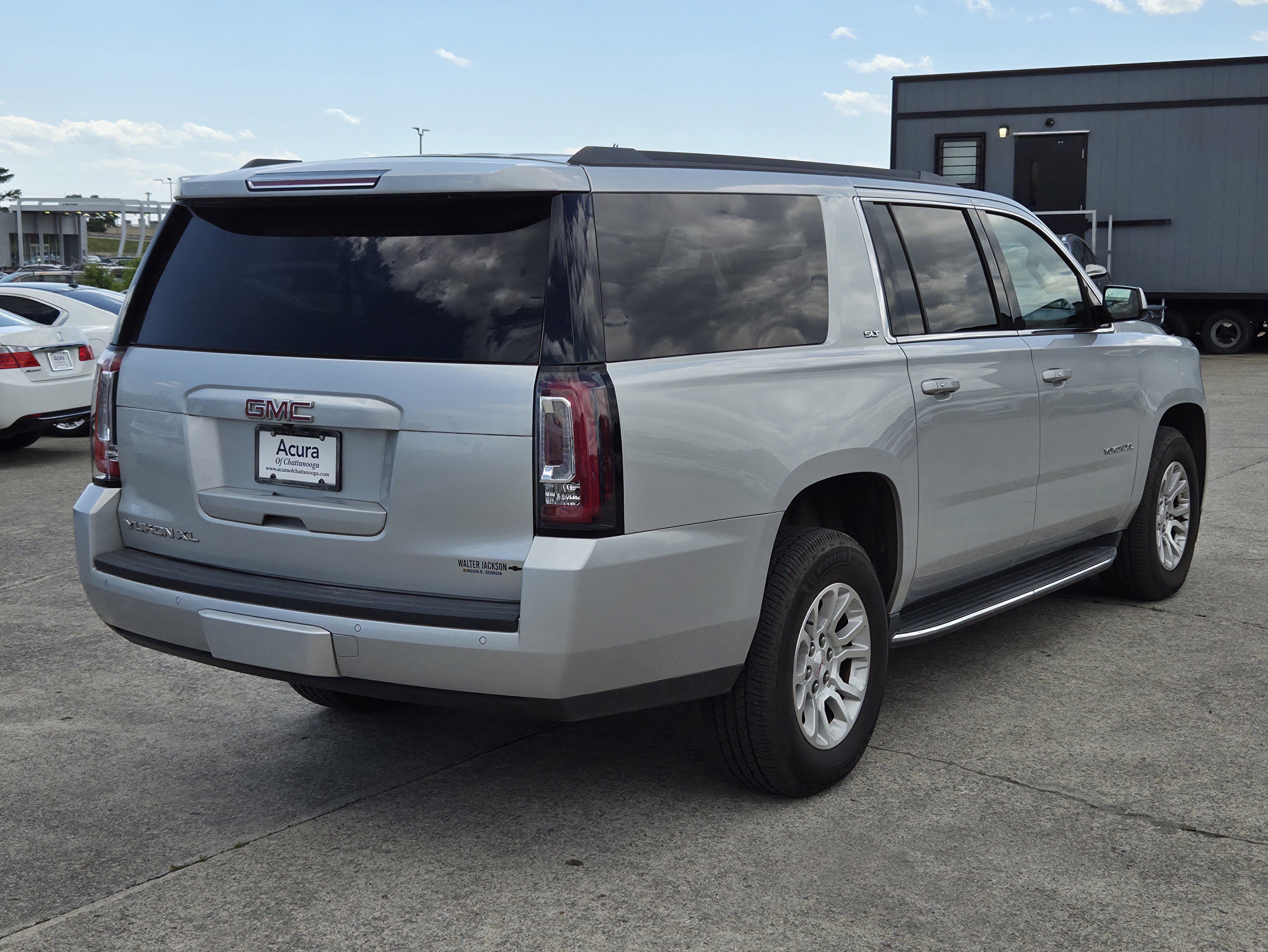 Used 2017 GMC Yukon XL SLT w/ Open Road Package RWD image 4