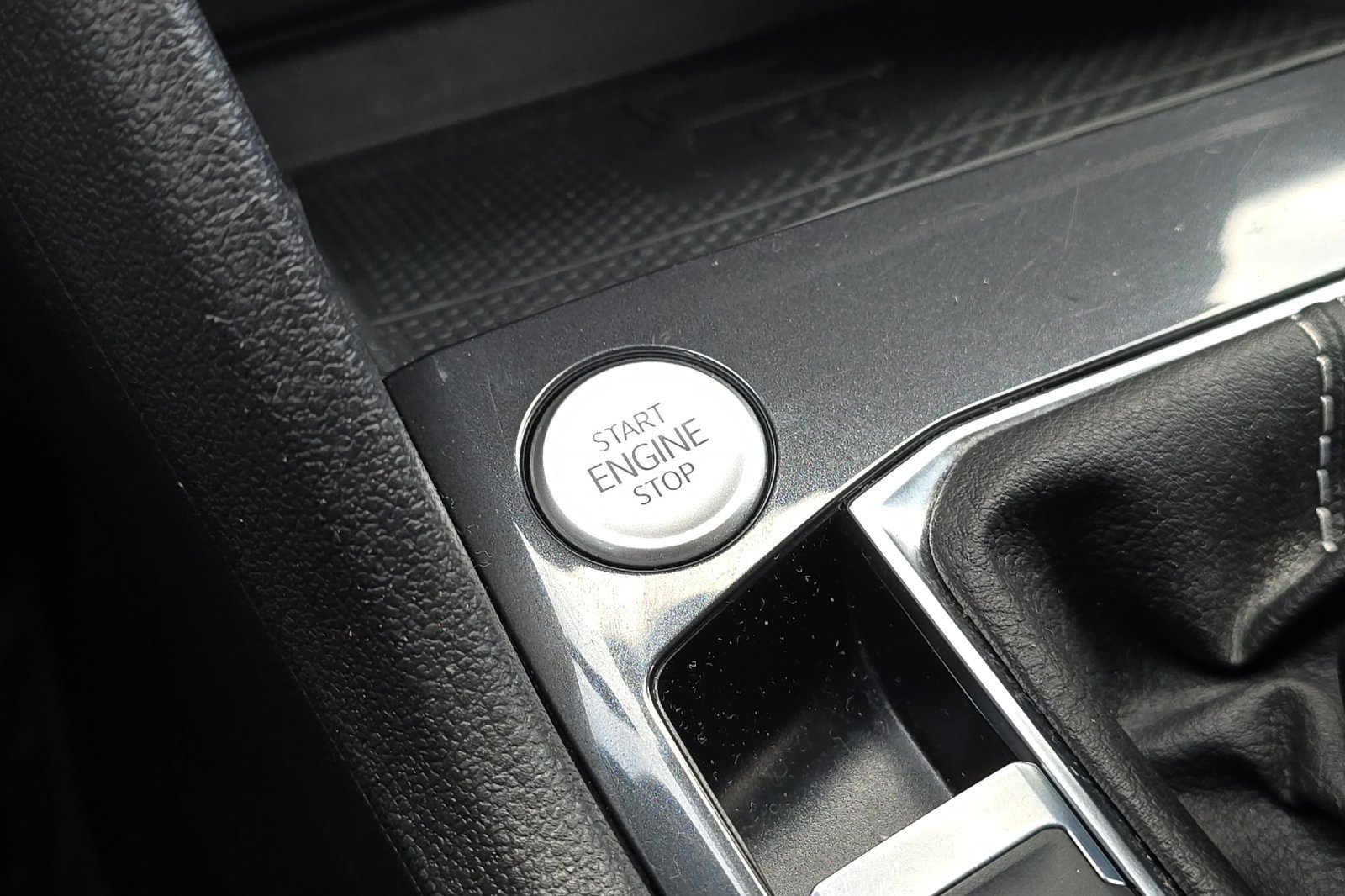 Used 2022 Volkswagen Tiguan SE image 24