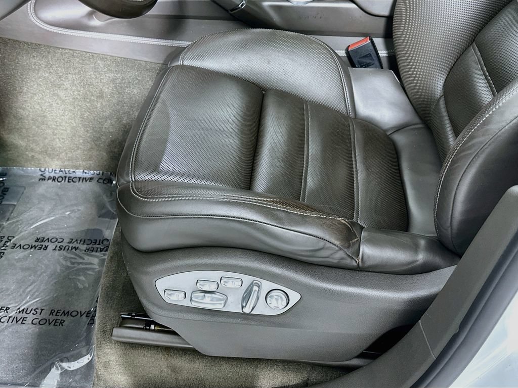 Used 2015 Porsche Cayenne Turbo AWD/4WD image 22