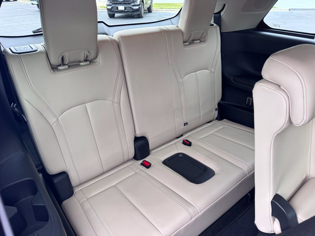 Used 2023 INFINITI QX60 Luxe w/ Performance Audio Package FWD image 30