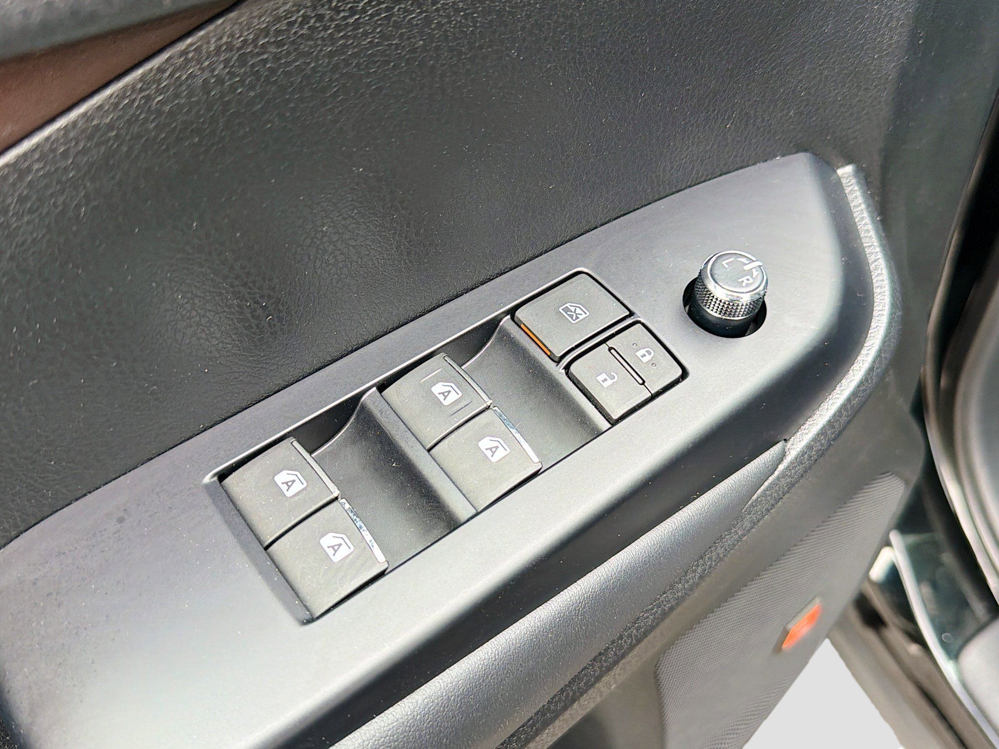 Used 2015 Toyota Highlander Limited AWD/4WD image 8