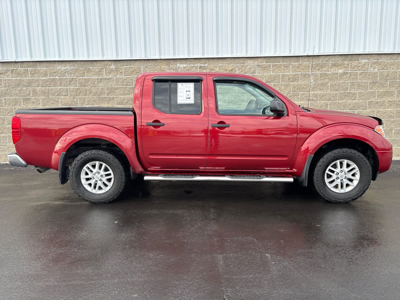 Used 2019 Nissan Frontier SV image 2