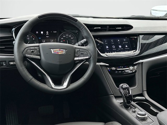 Used 2025 Cadillac XT6 Premium Luxury w/ Technology Package image 2
