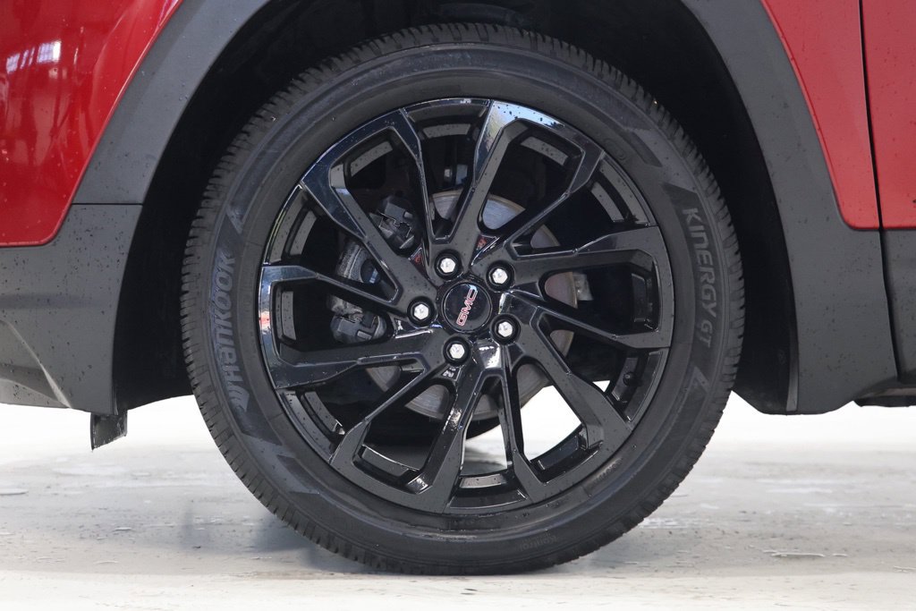 Used 2023 GMC Terrain SLE w/ Driver Convenience Package FWD image 9
