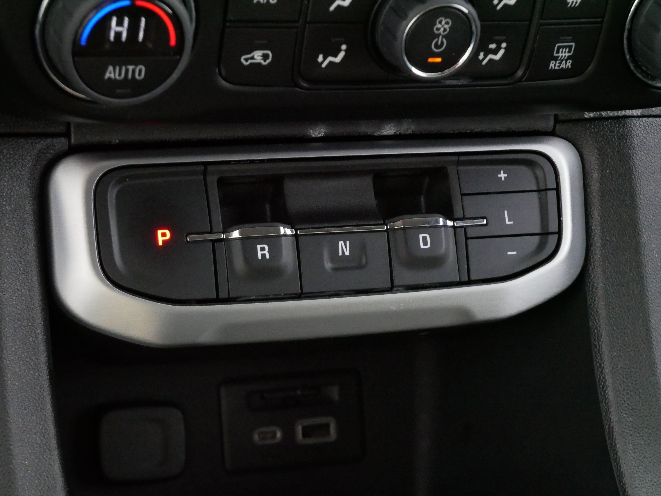 Used 2023 GMC Acadia SLT w/ Elevation Edition image 24