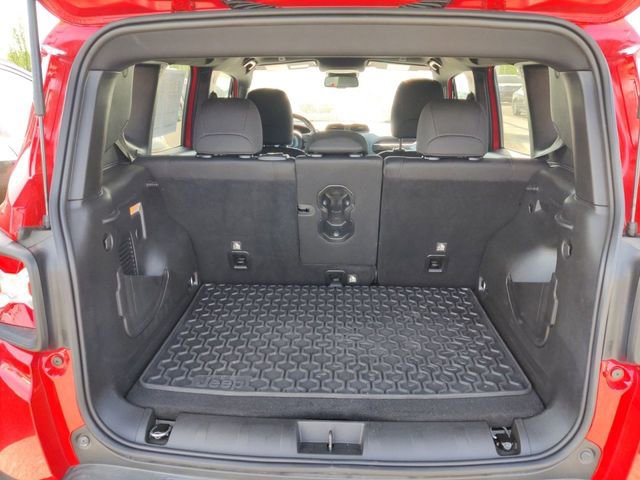 Used 2021 Jeep Renegade Latitude w/ Convenience Group AWD/4WD image 11