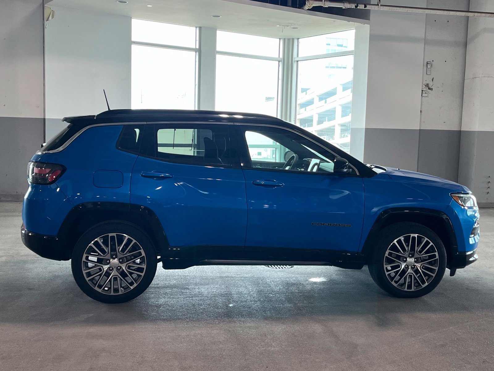 Used 2023 Jeep Compass Limited w/ Elite Group AWD/4WD image 13