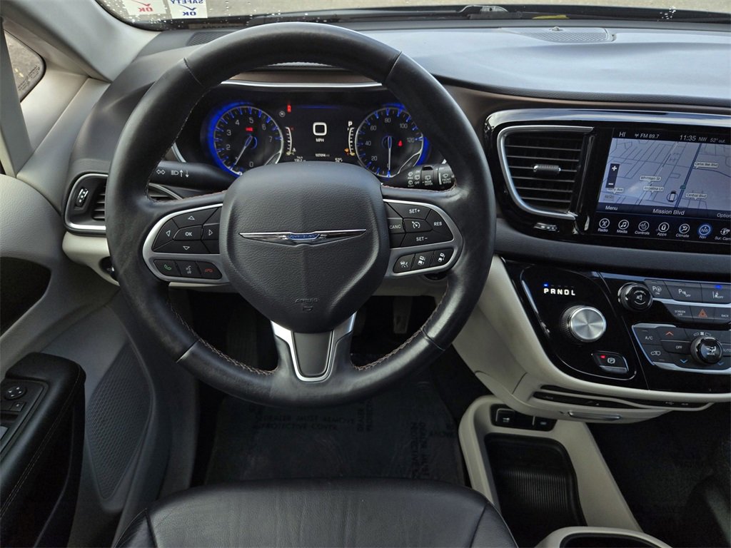 Used 2017 Chrysler Pacifica Touring-L Plus w/ Advanced Safetytec Group image 16