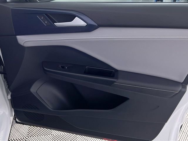 Used 2024 Volkswagen Taos SE image 30