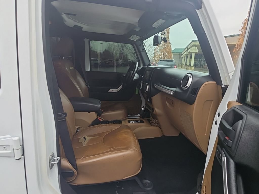Used 2014 Jeep Wrangler Unlimited Sahara w/ Connectivity Group image 37