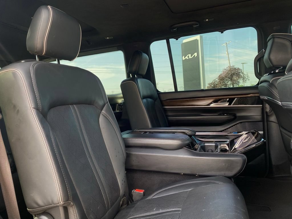 Used 2022 Jeep Grand Wagoneer Series II AWD/4WD image 24