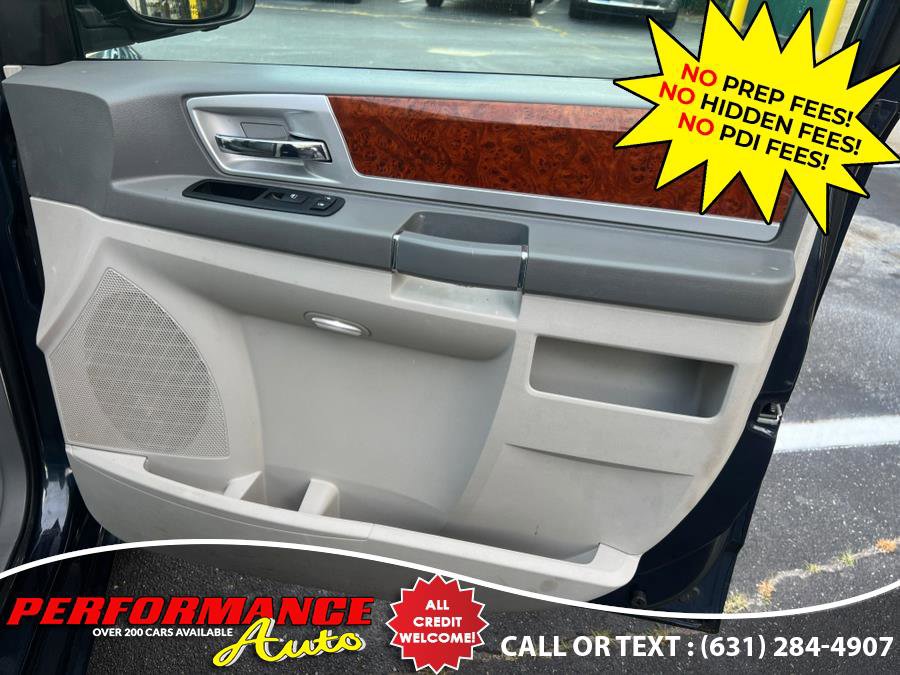 Used 2009 Chrysler Town & Country Touring image 21