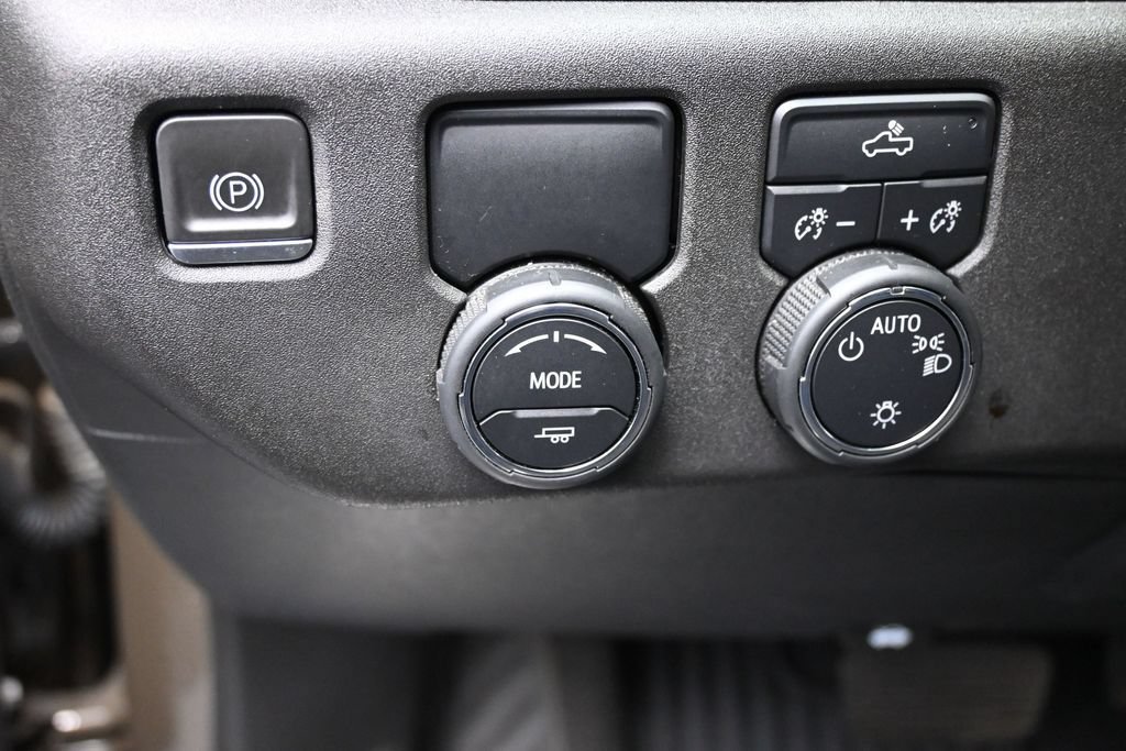 Used 2023 Chevrolet Silverado 1500 LT RWD image 12