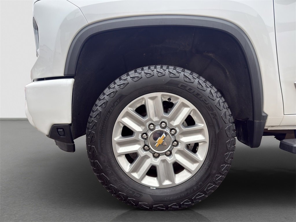 Used 2024 Chevrolet Silverado 3500 High Country w/ High Country Premium Package image 4