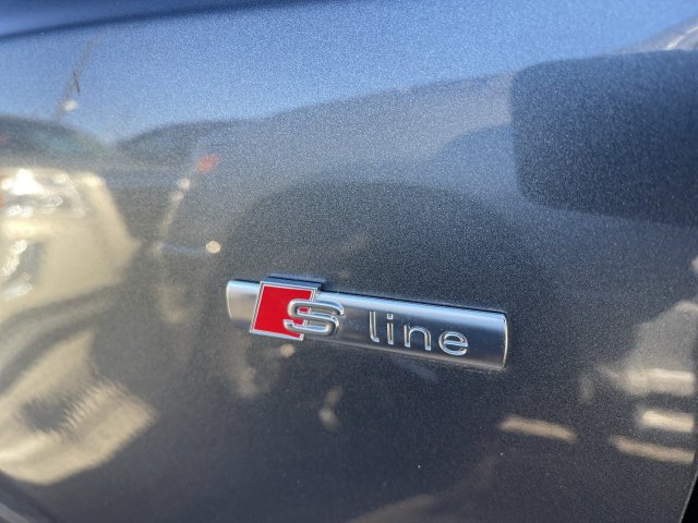Used 2018 Audi Q3 2.0T Premium w/ Convenience Package FWD image 3
