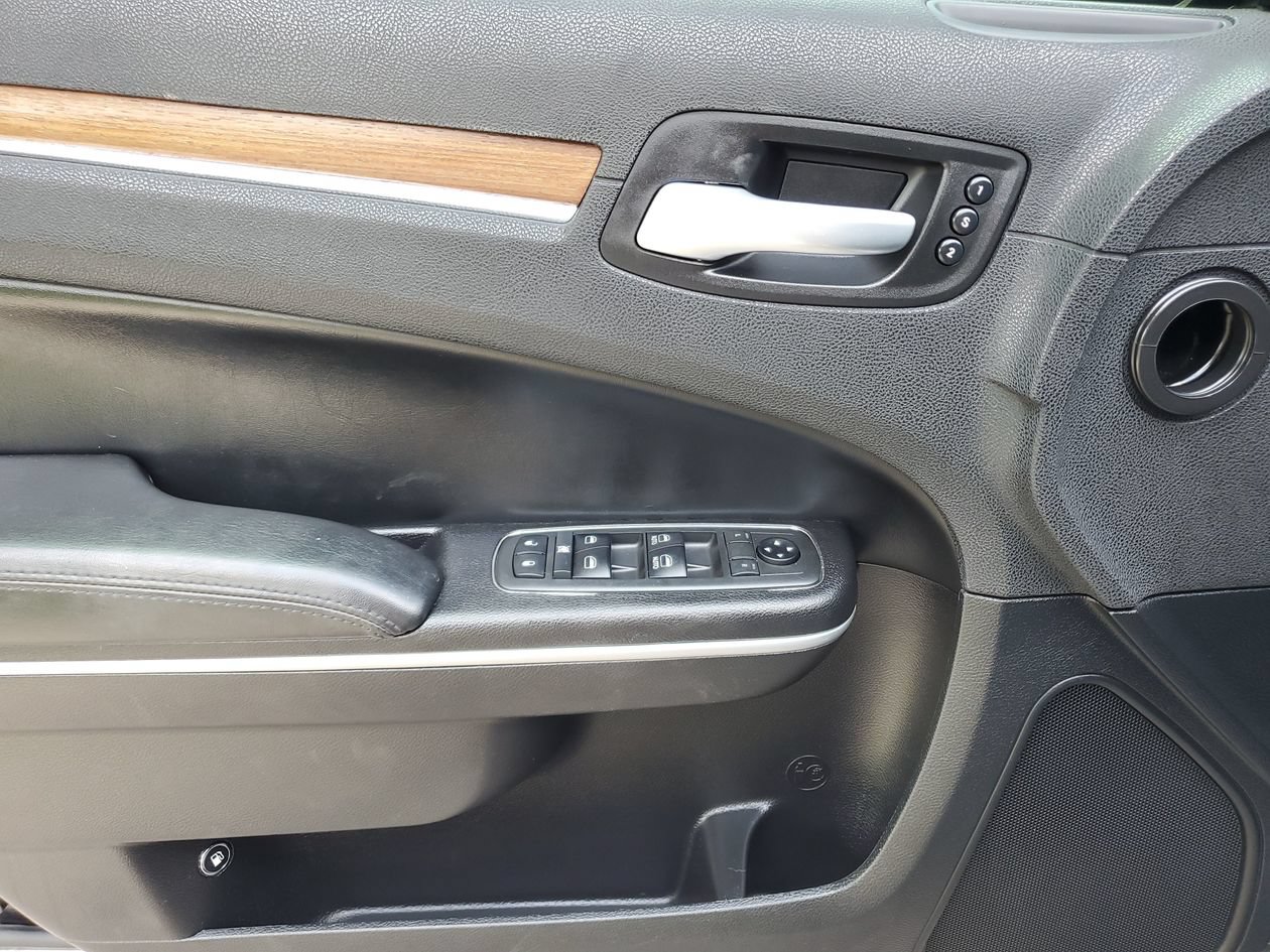 Used 2019 Chrysler 300 C RWD image 15