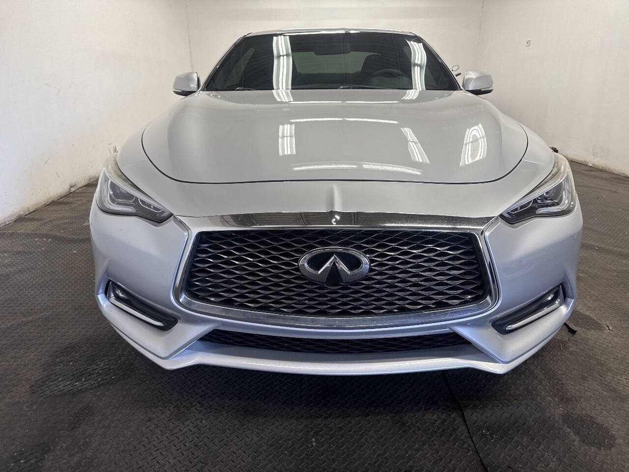 Used 2018 INFINITI Q60 2.0t w/ Moonroof Package AWD/4WD image 3