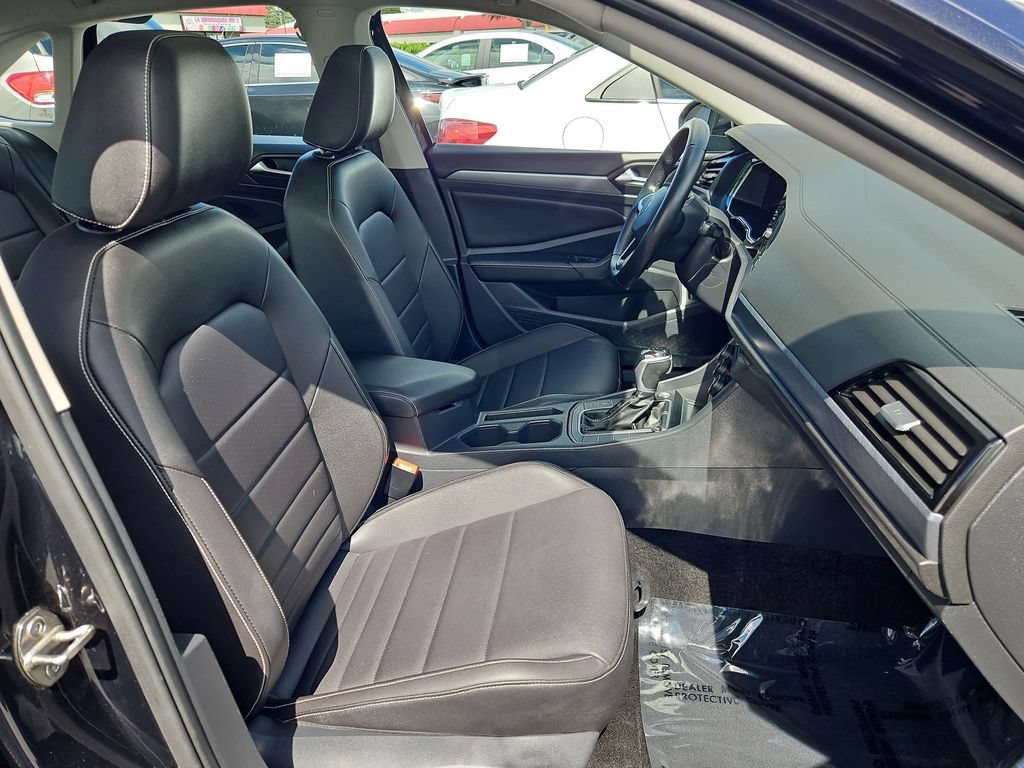 Used 2024 Volkswagen Jetta SE FWD image 28