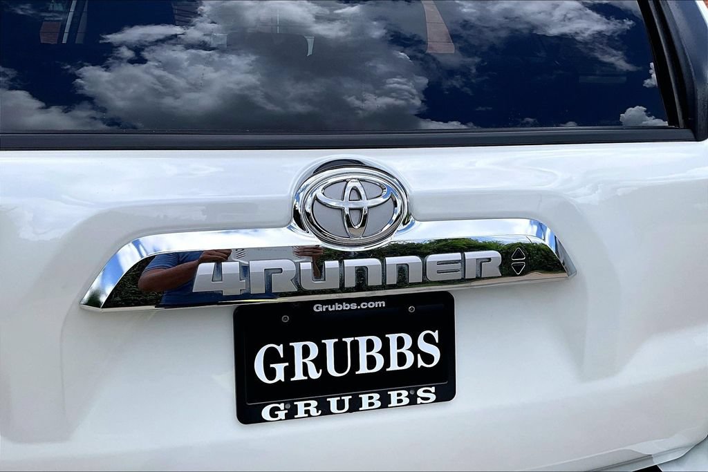 Used 2022 Toyota 4Runner Limited AWD/4WD image 45
