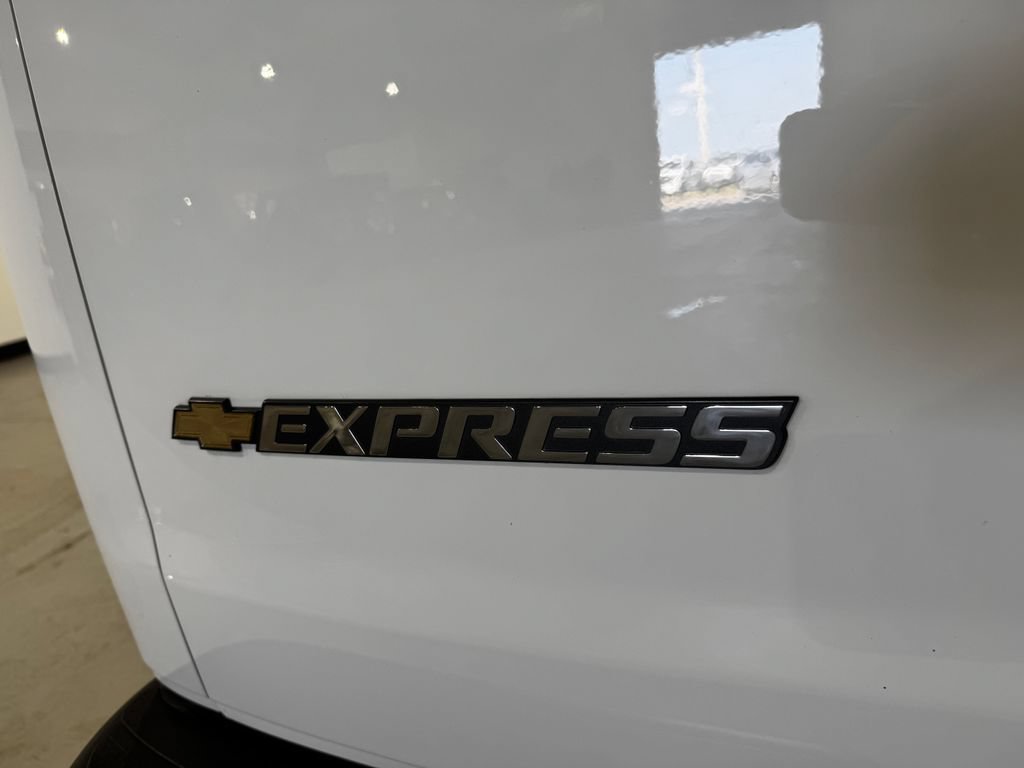 Used 2025 Chevrolet Express 3500 LT w/ LT Preferred Equipment Group RWD image 23