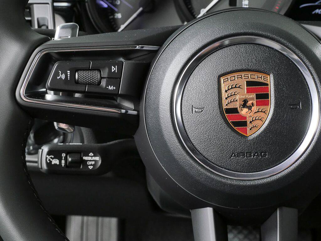 Certified 2026 Porsche Macan AWD/4WD image 10