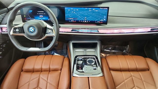 Used 2023 BMW i7 xDrive60 image 36