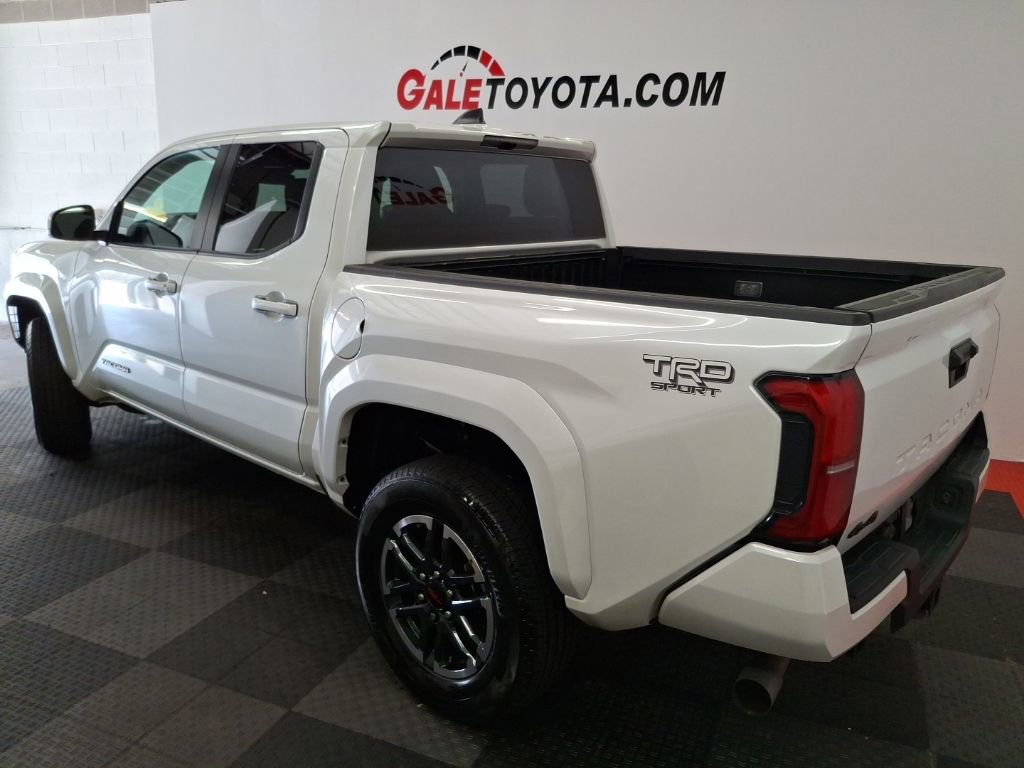 Used 2025 Toyota Tacoma TRD Sport AWD/4WD image 8