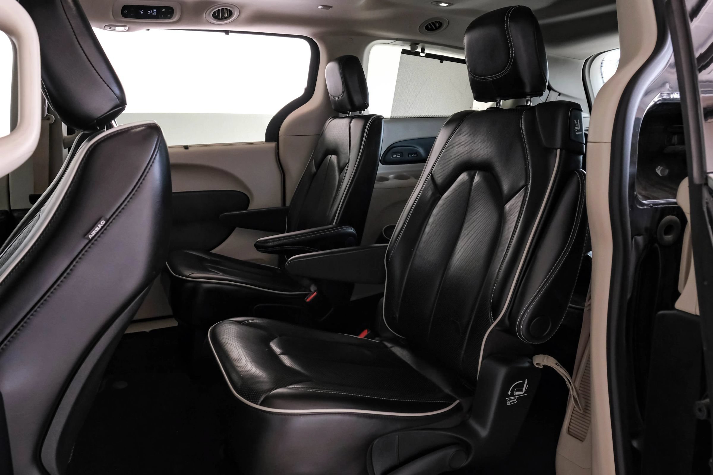 Used 2022 Chrysler Pacifica Limited FWD image 30