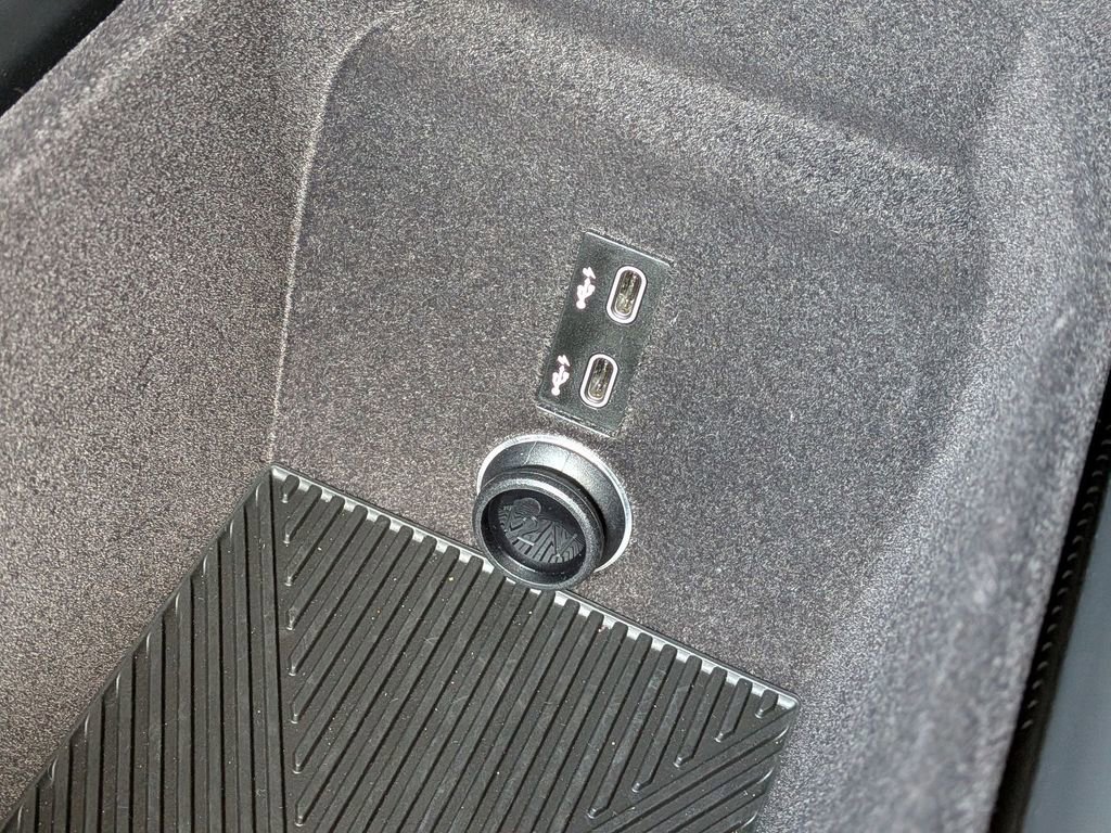 Used 2024 BMW 740i xDrive image 25