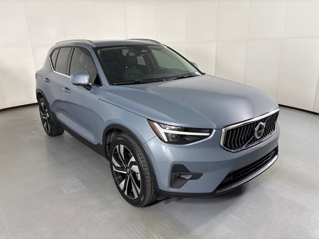 Used 2023 Volvo XC40 B5 Ultimate w/ Protection Package Premier AWD/4WD image 2