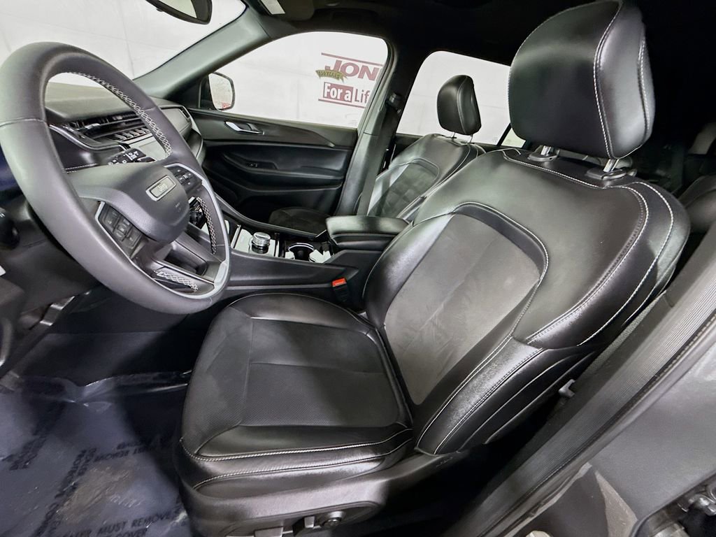 Used 2023 Jeep Grand Cherokee L Laredo AWD/4WD image 27