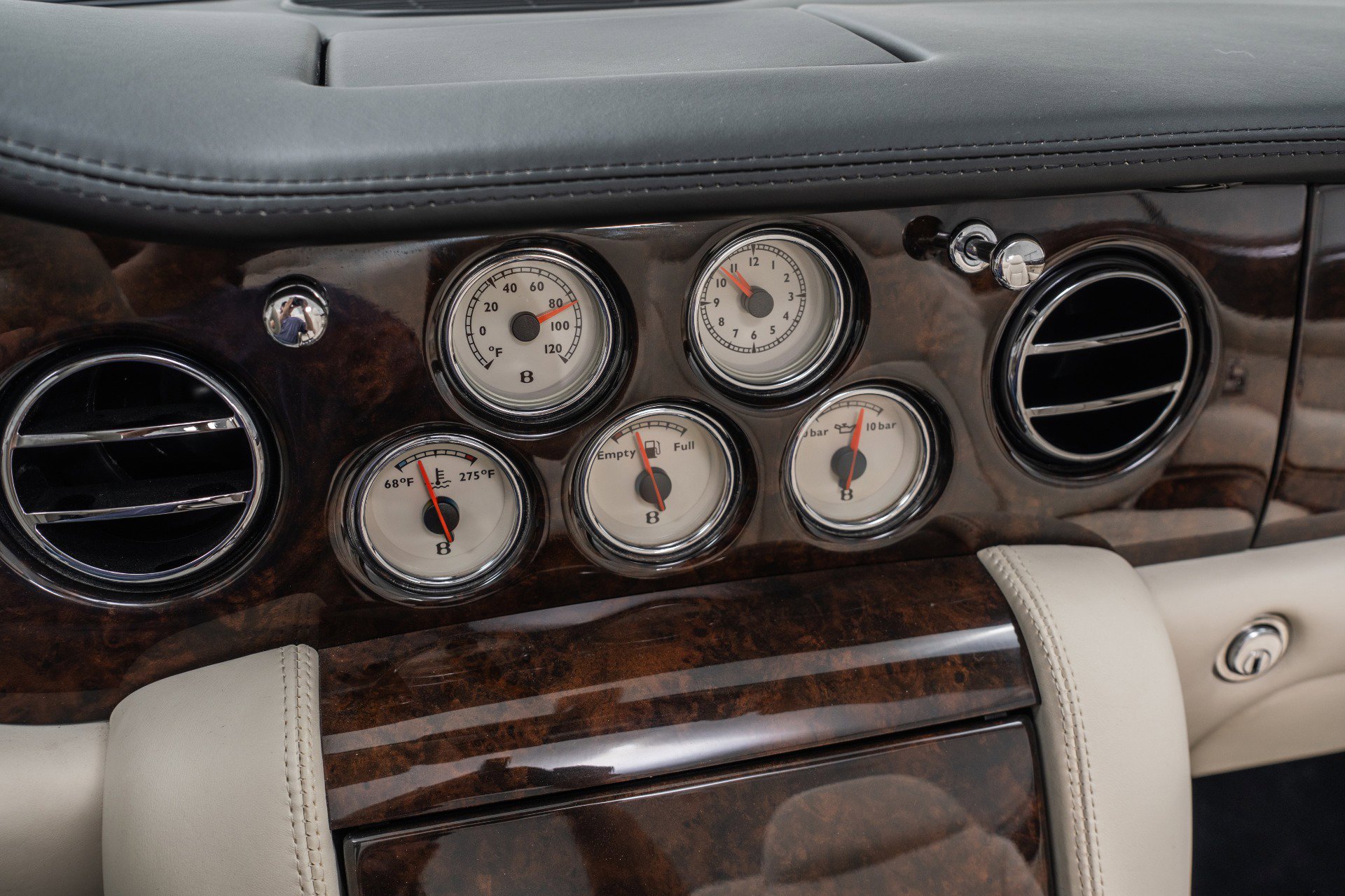 Used 2009 Bentley Azure RWD image 29