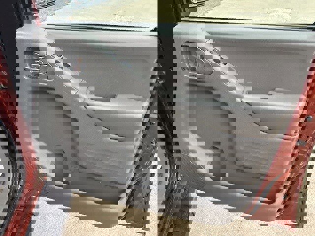 Used 2016 Nissan Frontier SV image 14