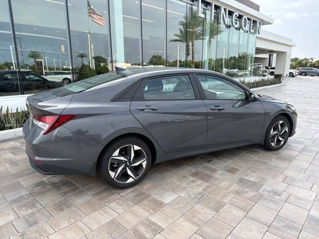 Used 2023 Hyundai Elantra SEL w/ Convenience Package FWD image 2