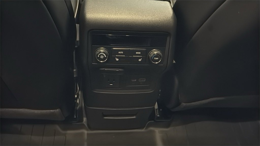 Used 2023 GMC Acadia Denali w/ Black Diamond Edition image 21