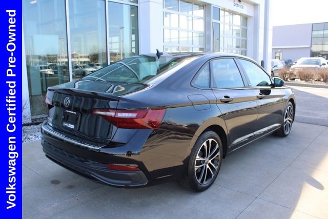 Used 2024 Volkswagen Jetta Sport image 6