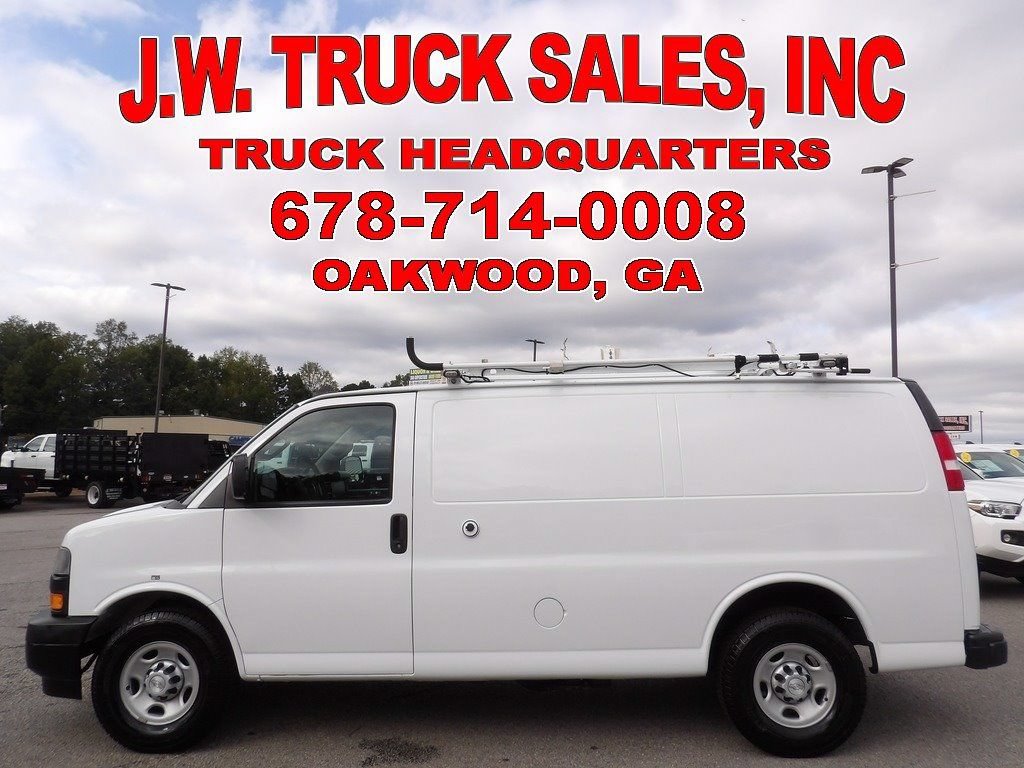Used 2018 Chevrolet Express 2500 w/ Driver Convenience Package RWD image 2