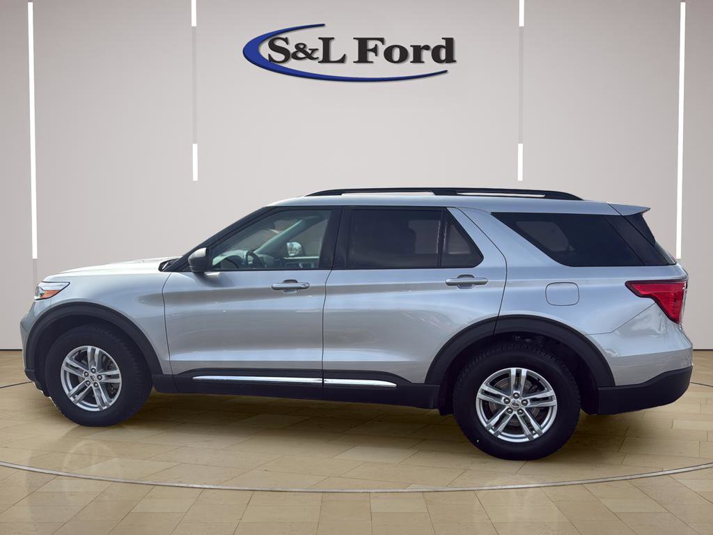 Used 2020 Ford Explorer XLT w/ Equipment Group 202A image 4