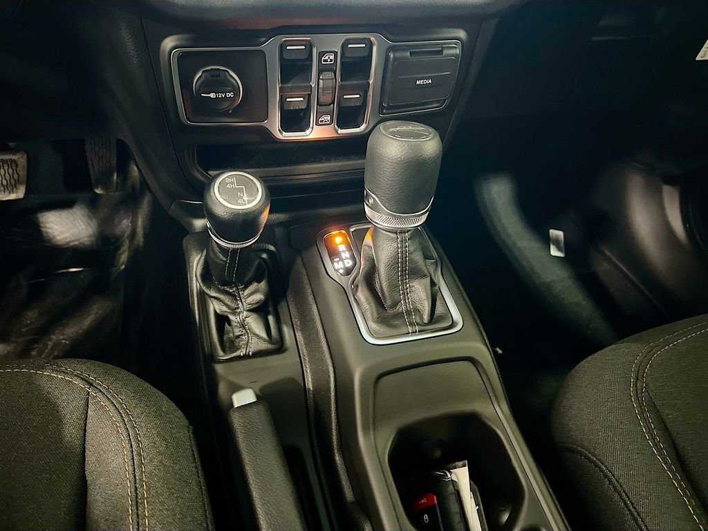 New 2025 Jeep Gladiator Sport image 25