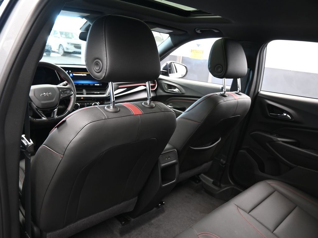 Used 2024 Chevrolet Trax RS w/ Sunroof Package image 36