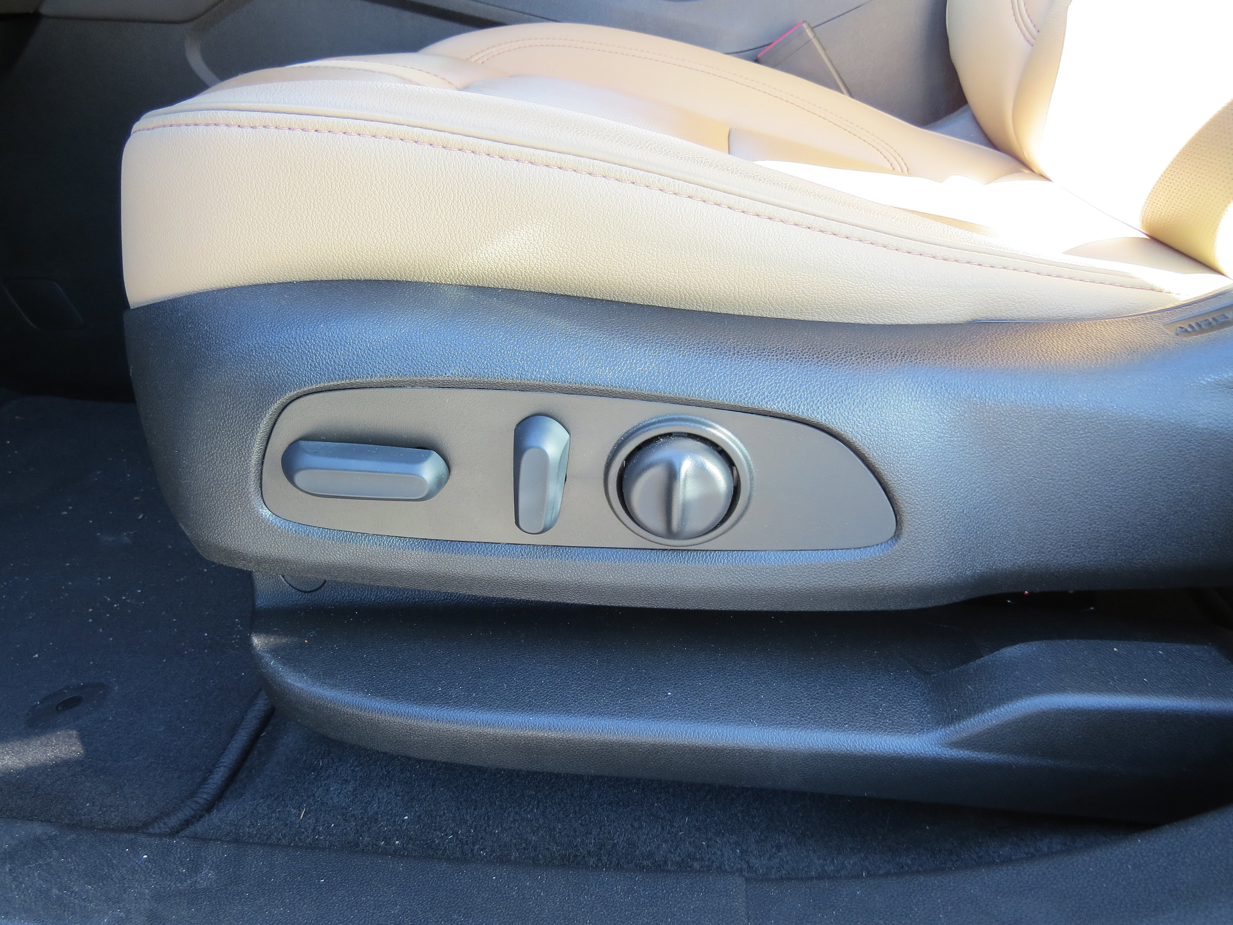 Used 2022 Chevrolet Blazer Premier w/ Enhanced Convenience Package FWD image 13