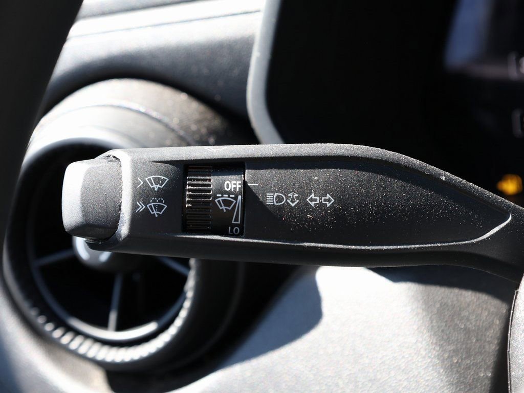 Used 2025 Chevrolet Colorado W/T image 32