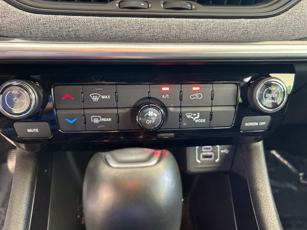Used 2025 Jeep Compass Latitude AWD/4WD image 46