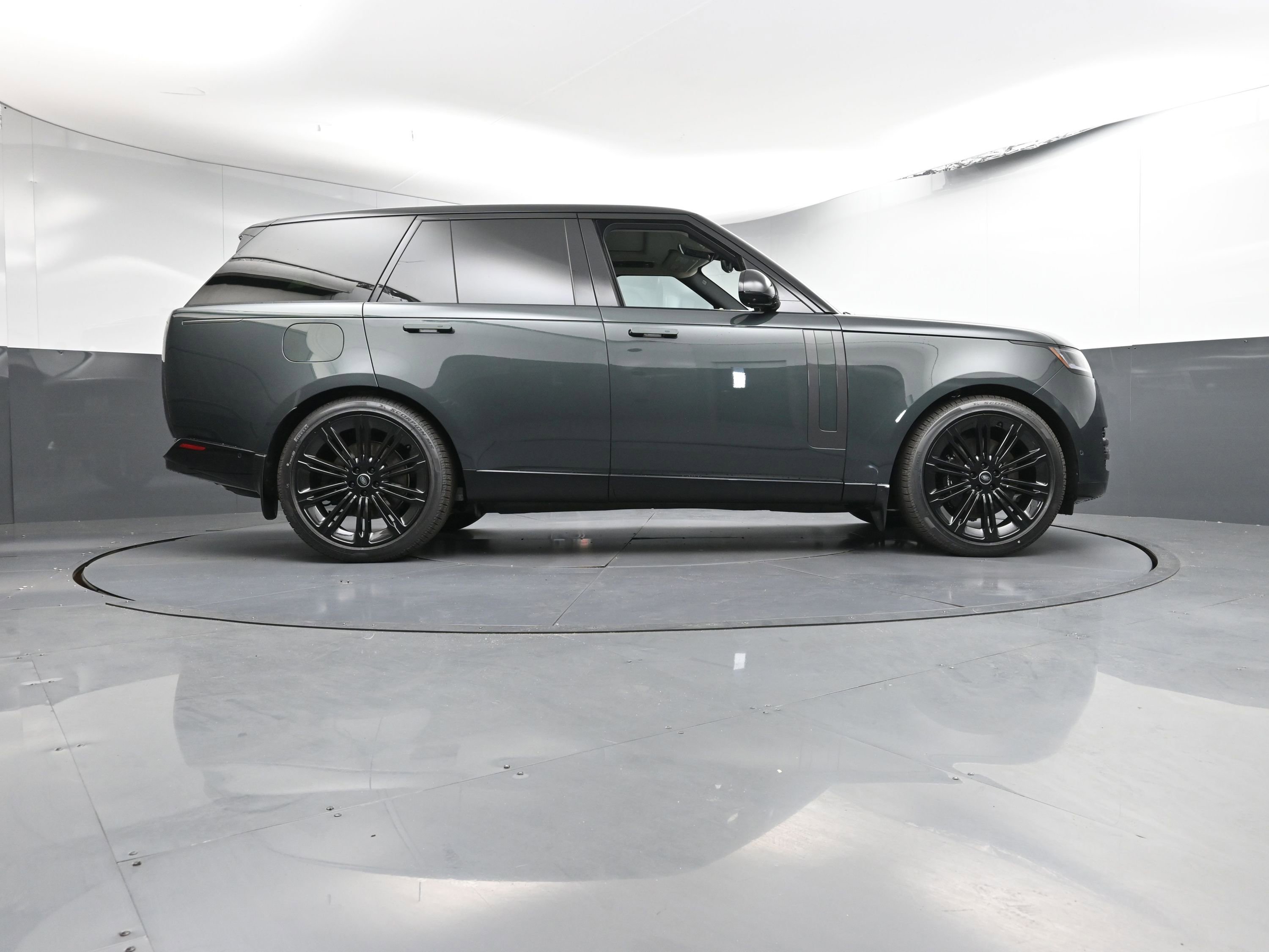 New 2025 Land Rover Range Rover SE image 27