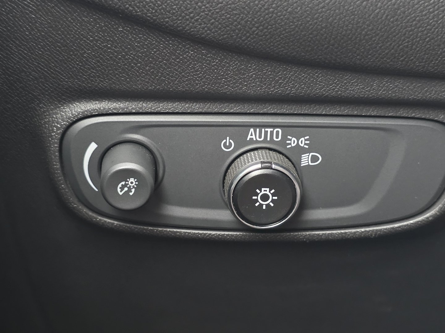 Used 2020 Chevrolet Equinox LT FWD image 8