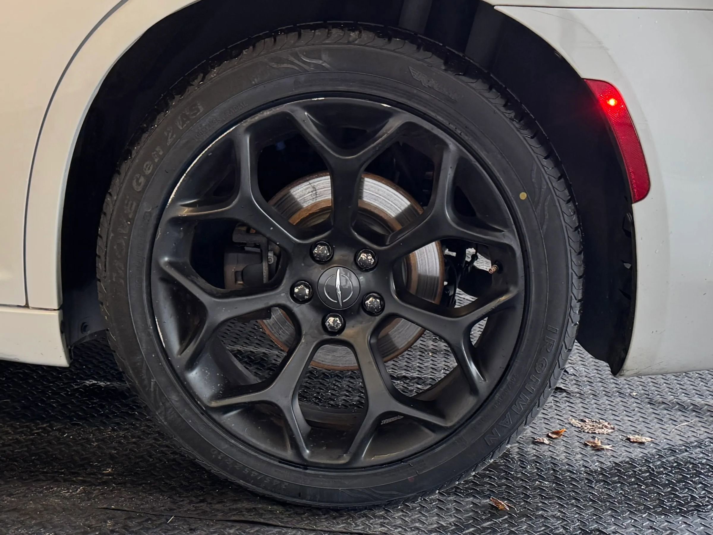 Used 2019 Chrysler 300 S RWD image 8