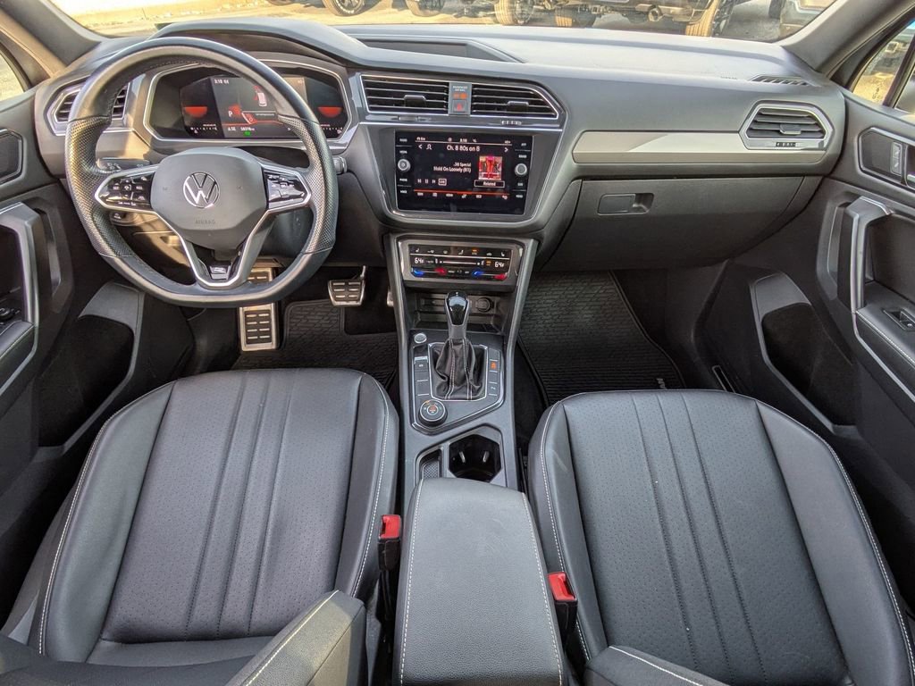 Used 2023 Volkswagen Tiguan SE R-Line image 25